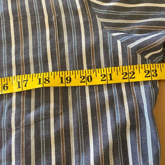 Van Heusen Dress Shirt L (16-16.5) - Picture 5 of 10